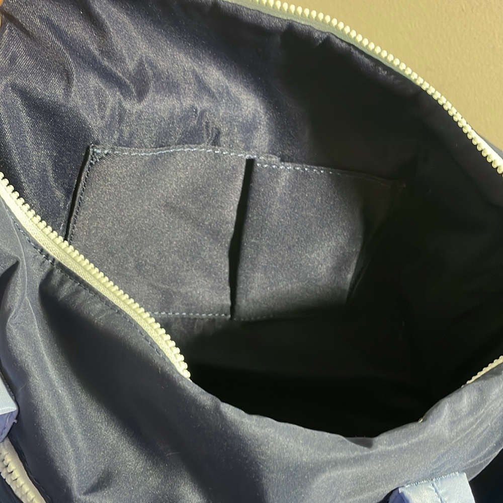 NWT - J crew duffel/travel bag with 7 pockets navy and light blue - Picture 6 of 10